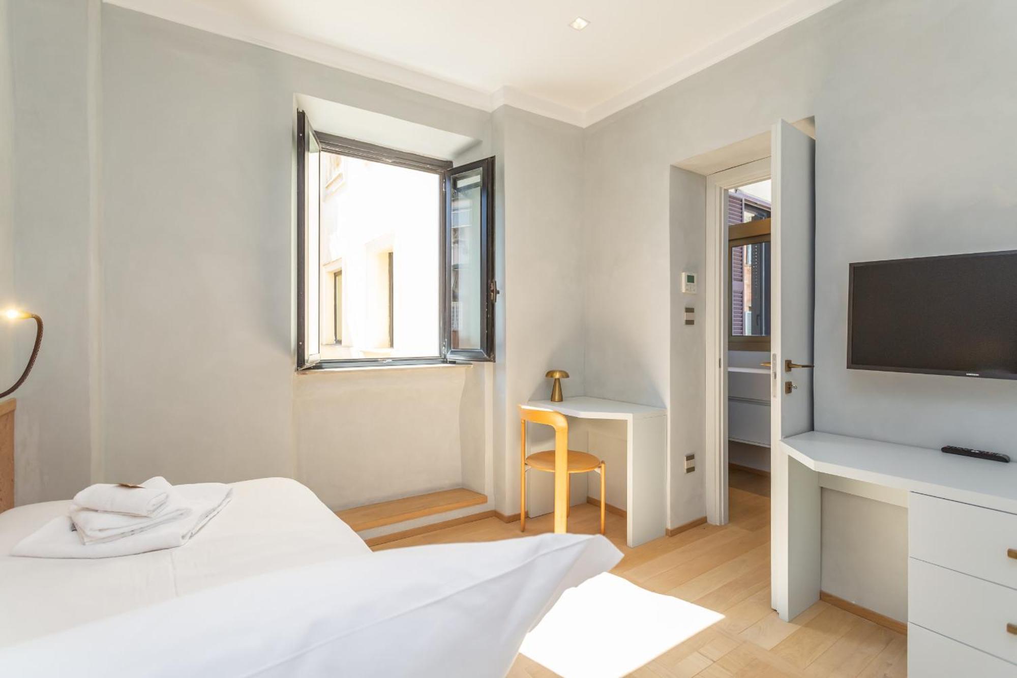 Spanish Steps Exclusive 3bdr Apartment *